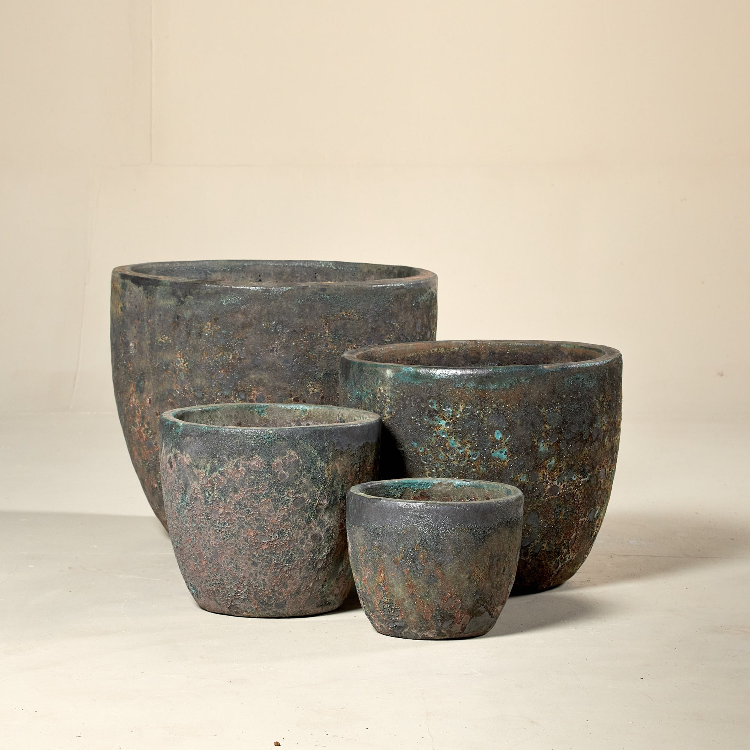 Outdoor pot Aquarius Egg - Venus | The Palm Centre