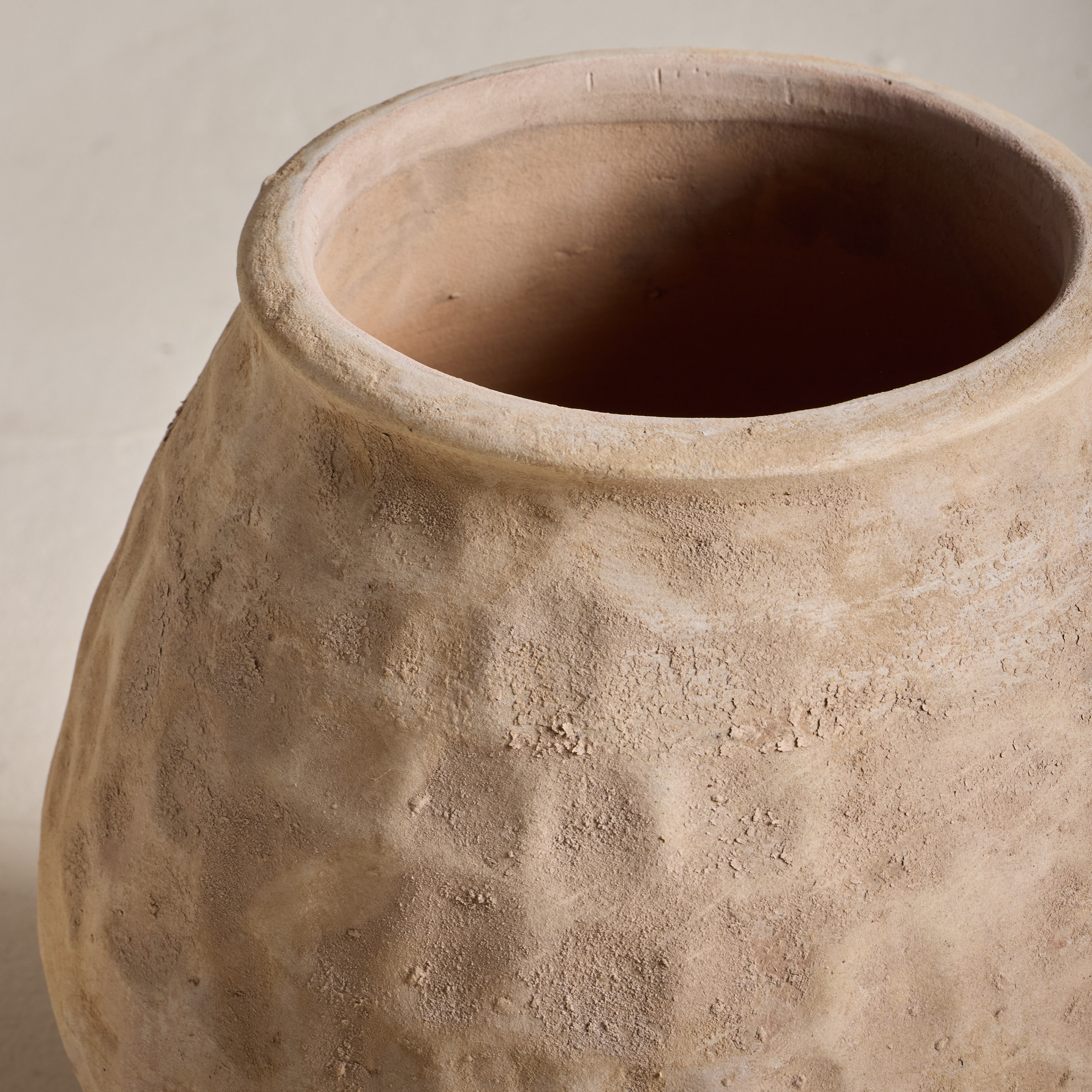 TS-PRAT Pratto Urn Rustic Terracotta