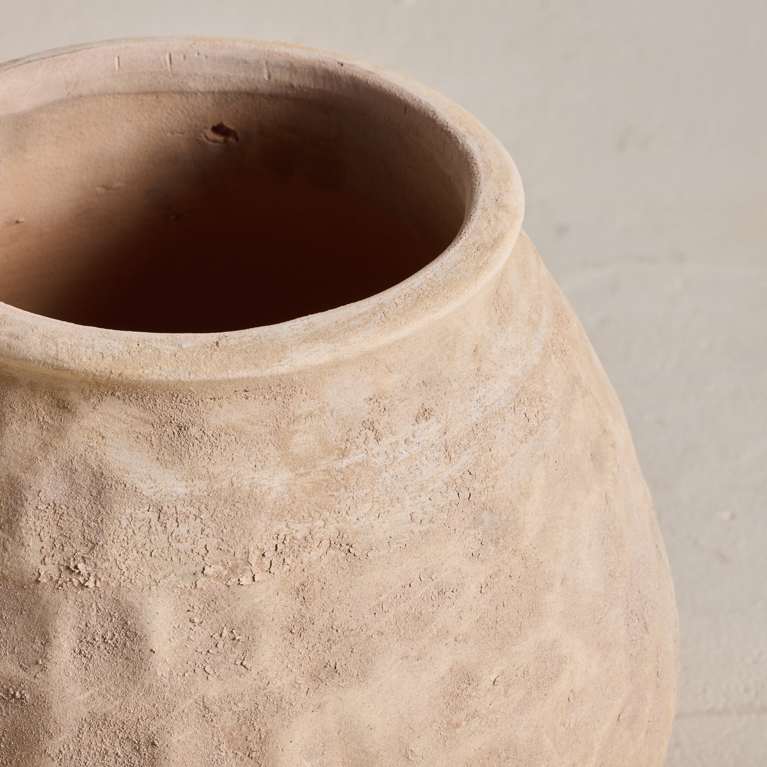 TS-PRAT Pratto Urn Rustic Terracotta